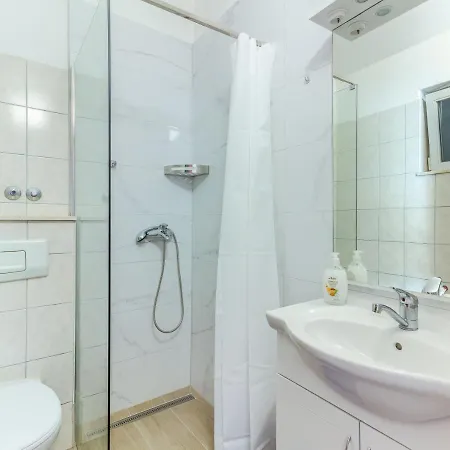 アパート Drago マリナ