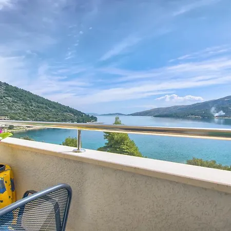 アパート Drago マリナ