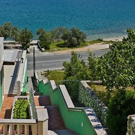 アパート Drago *