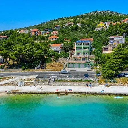 Drago アパート マリナ